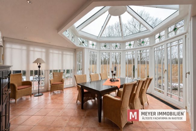 Ein Zuhause mit besonderer Atmosphäre. Erstklassiges Fachwerkhaus mit Wintergarten in Rastede (Obj.-Nr. 6624)