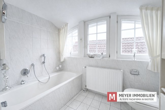Ein Zuhause mit besonderer Atmosphäre. Erstklassiges Fachwerkhaus mit Wintergarten in Rastede (Obj.-Nr. 6624)