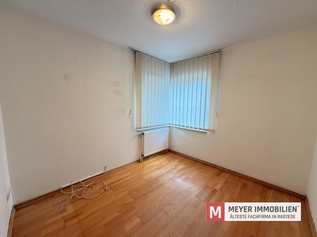 Gepflegtes Wohnhaus mit vermietetem Dachgeschoss in Petersfehn (Objekt-Nr.: 6638)