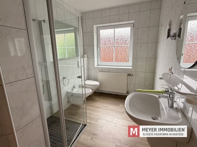 Gepflegtes Wohnhaus mit vermietetem Dachgeschoss in Petersfehn (Objekt-Nr.: 6638)