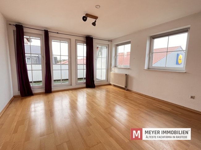 Gepflegtes Wohnhaus mit vermietetem Dachgeschoss in Petersfehn (Objekt-Nr.: 6638)