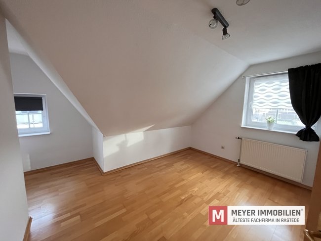 Gepflegtes Wohnhaus mit vermietetem Dachgeschoss in Petersfehn (Objekt-Nr.: 6638)