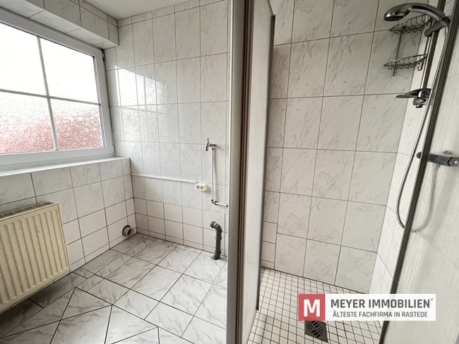 Gepflegtes Wohnhaus mit vermietetem Dachgeschoss in Petersfehn (Objekt-Nr.: 6638)