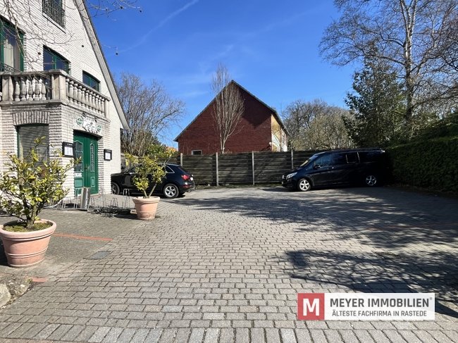 Zentrale gelegenes Wohn- und Geschäftshaus mit Restaurant und 3 Wohneinheiten in Rastede (Obj. Nr. 6604)