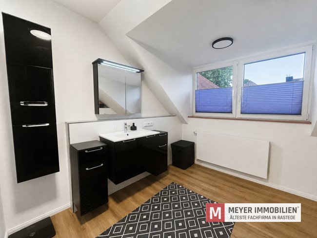 Modernisierte Dachgeschosswohnung im Ortskern von Rastede (Objekt-Nr.: 6632)