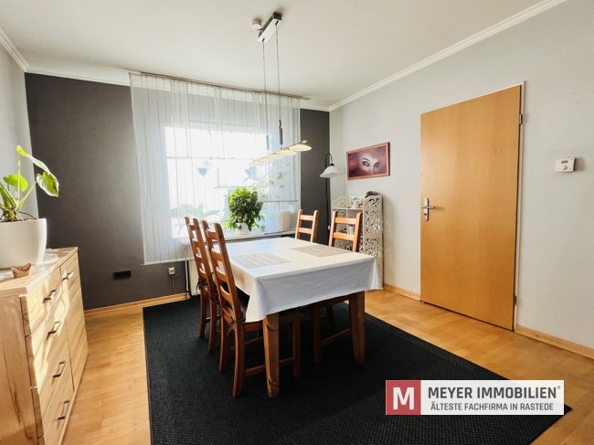 Gepflegtes Einfamilienhaus mit Wintergarten und Teichanlage in Rastede-Wahnbek (Obj.-Nr. 6653)