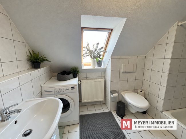 Modernes 2-Zi.-Apartment mit Einbauküche und Stellplatz in zentraler Lage von Rastede (Obj.-Nr.: 6668)