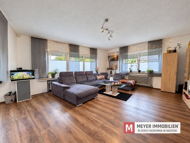 Großzügiges Ein -/ Zweifamilienhaus mit Garage in Wiefelstede (Obj.-Nr. 6680)