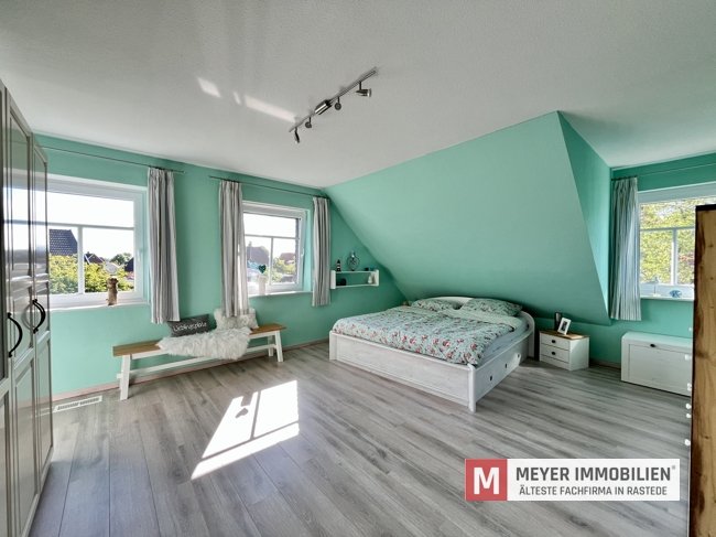 Schlafzimmer DG