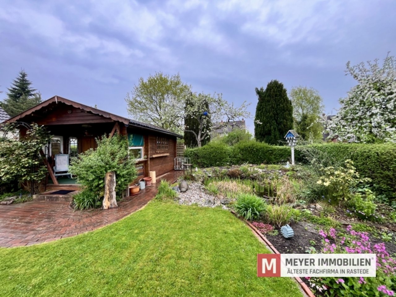 Gartenhaus mit Teich Gartenhaus mit Teich