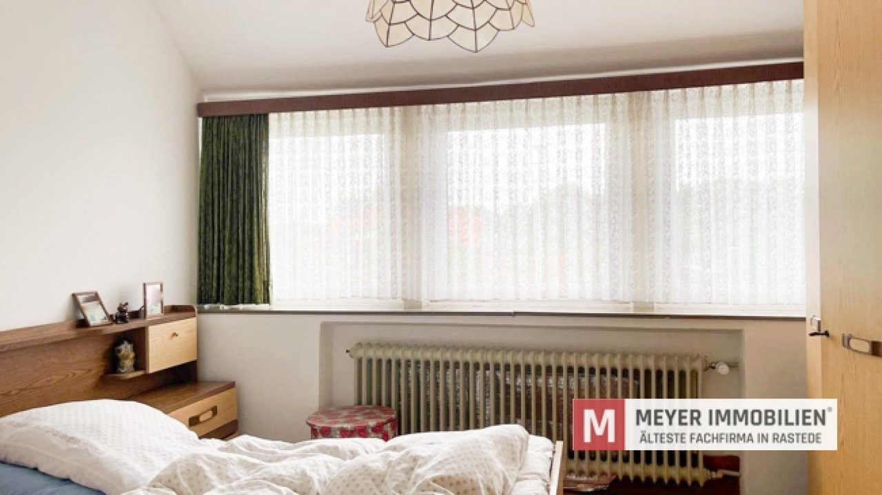 Schlafzimmer DG