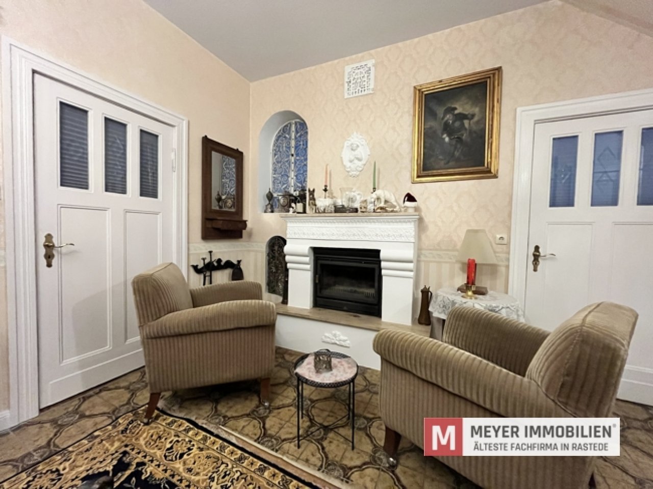 Diele mit Kaminofen EG