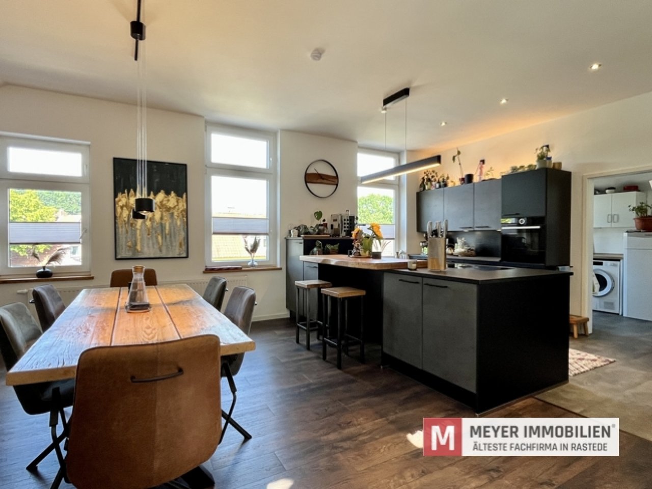Essbereich und Küchenansicht