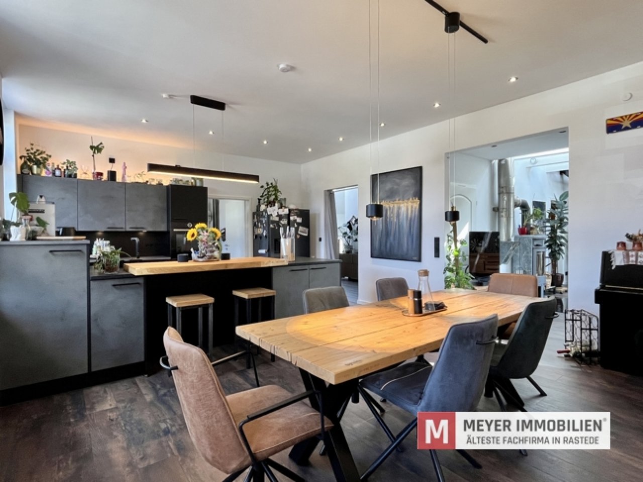 Essbereich und Küchenansicht