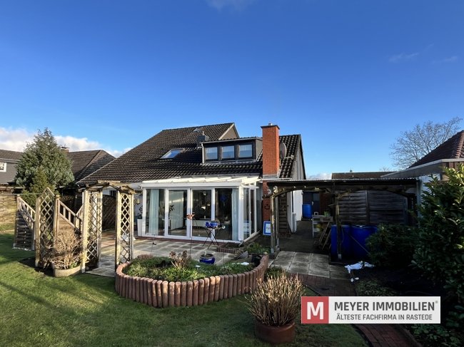 Gepflegtes Einfamilienhaus mit Wintergarten und Teichanlage! (Obj.-Nr. 6584) 