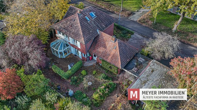 Großzügiges Einfamilienhaus im Stadtvillastil mit ausgebautem Dachgeschoss (Obj.-Nr. 6560) 
