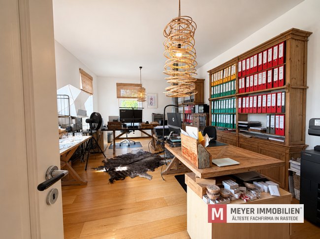 Büro im Erdgeschoss Büro im Erdgeschoss