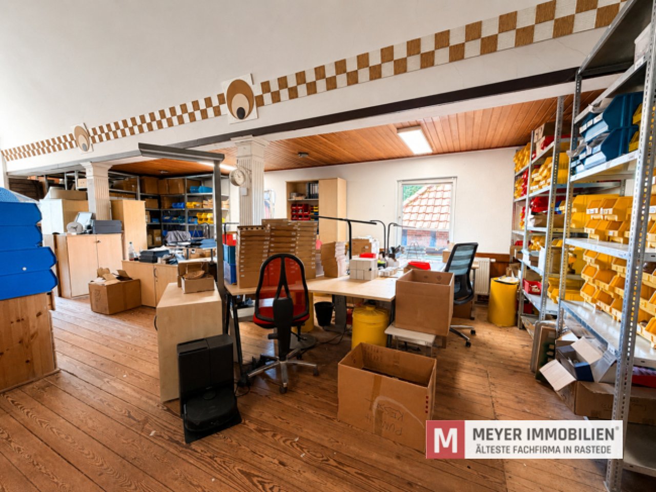 Arbeitsbereich im Saalbereich Arbeitsbereich im Saalbereich