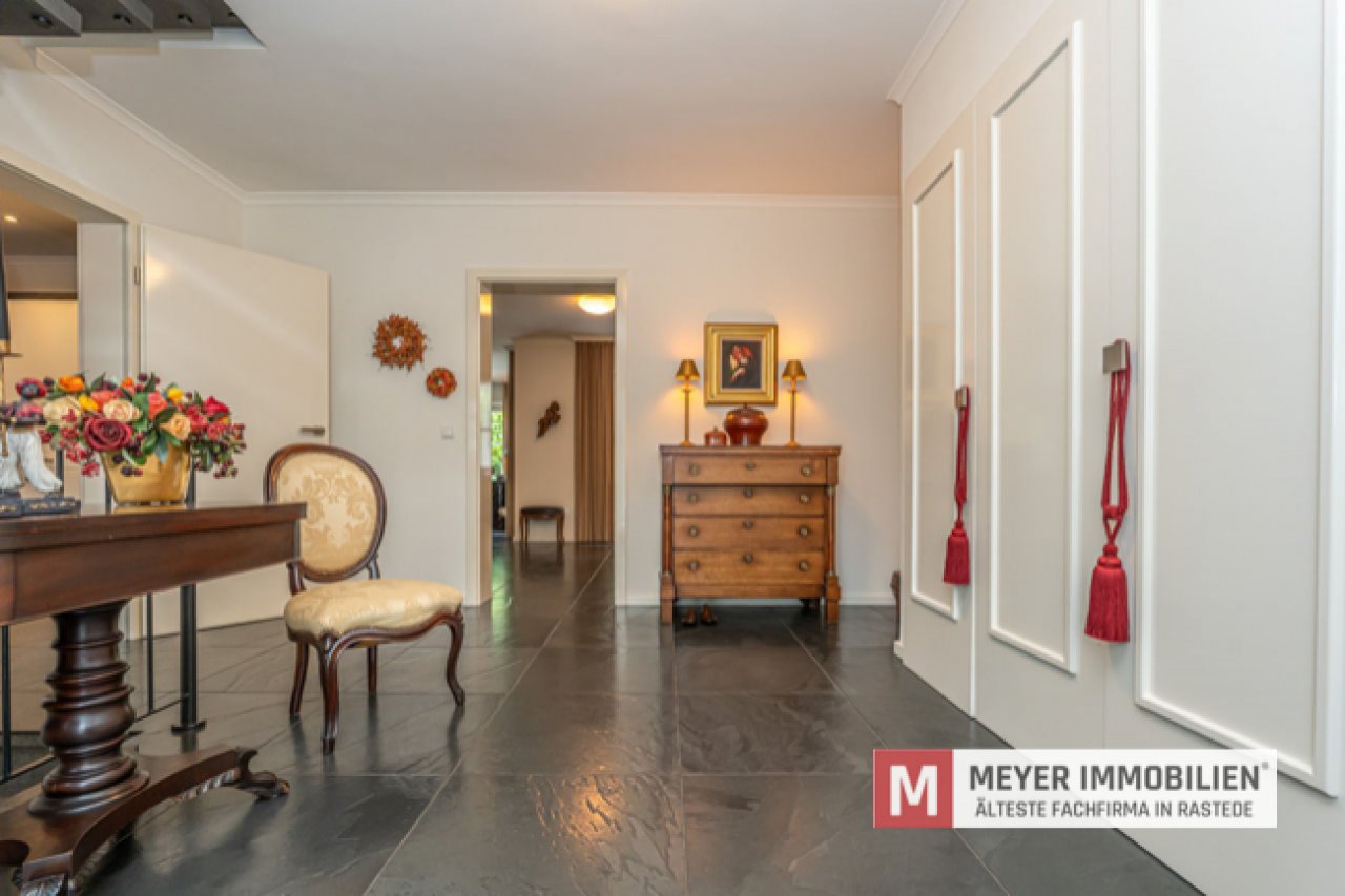 Großzügige Eingangsdiele mit Garderobe 