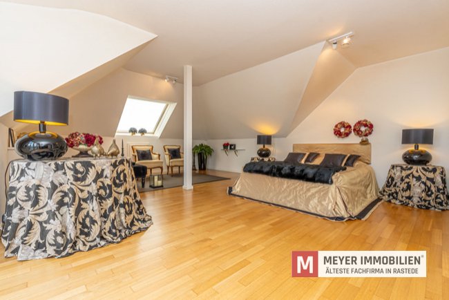 Schlafzimmer mit Wohnbereich