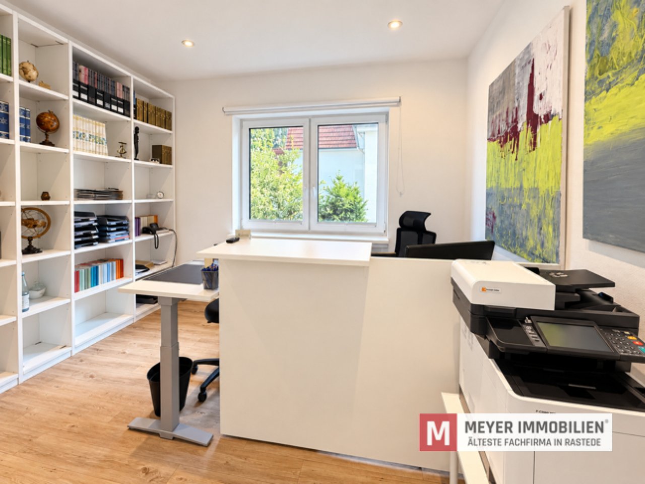 Anbau vorne - Büro / Sprechzimmer Anbau vorne - Büro / Sprechzimmer